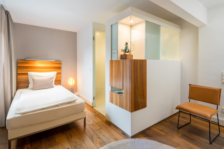 Bedroom 4, Hopper Hotel St. Josef, WorldHotels Crafted, Köln
