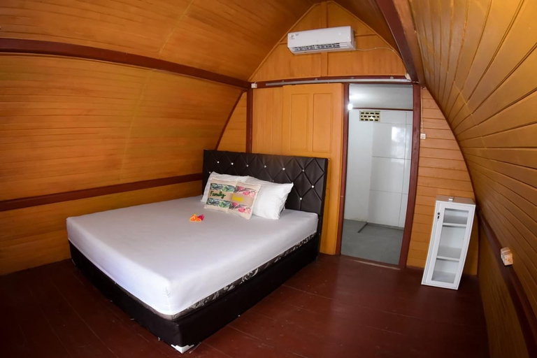 Room 4, Mangatasik Villa and Cottage, Minahasa