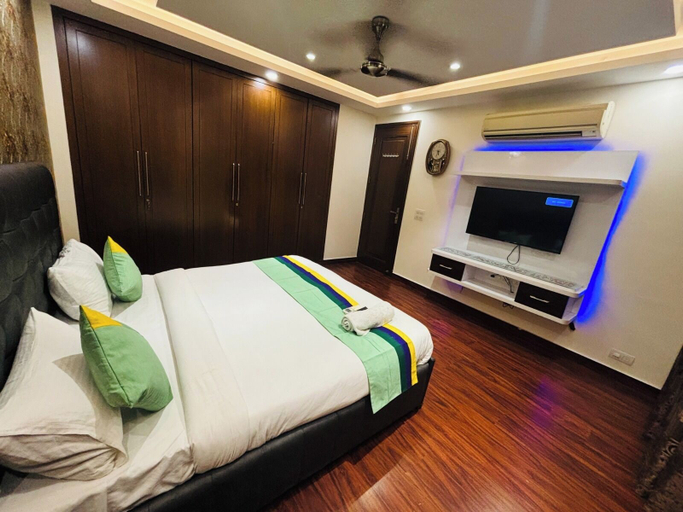 Room 3, Fortune Home Service Apartment 3BHK M112, Delhi