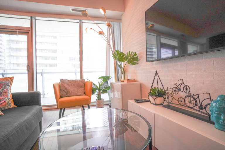 Living area 2, Founder's Club York - 3 Bedroom Condo, Toronto
