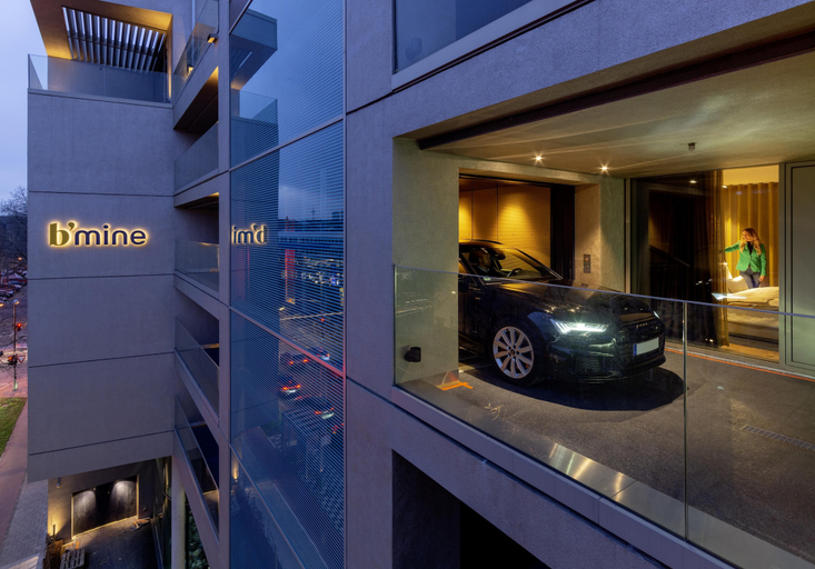 Exterior & Views
