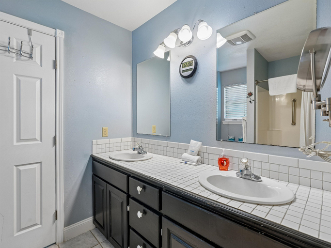 Bathroom 3, Sorry Charlie's by Miss Kitty’s, Aransas