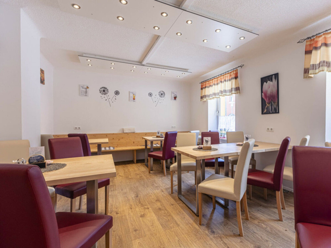 Dining 3, Apartment in Eisenerz With Sauna and Balcony, Leoben