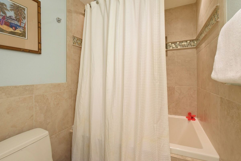 Interior 2, Spacious 2BD Condo wAC Ocean Views Pool - Kaanapali Shores 613, Maui