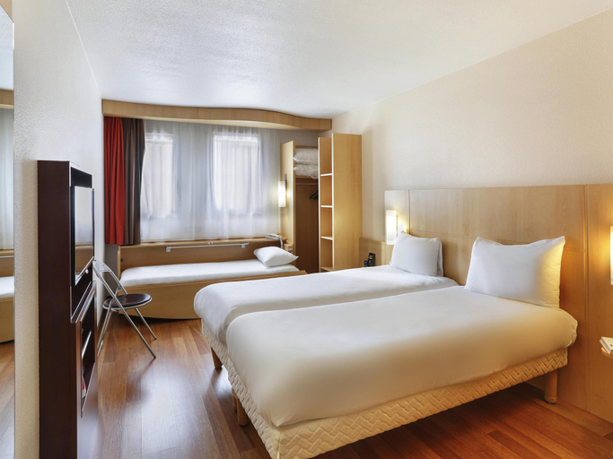 Bedroom 4, ibis Etampes, Essonne