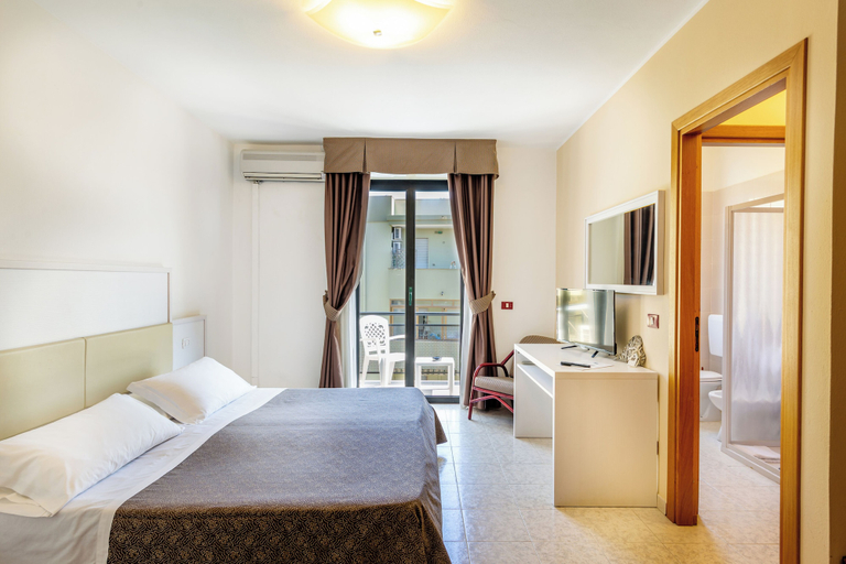 Primary image, Charming Rina Sea Studio Apartment-central Air-con & Wifi Sleeps 2 Persons, Sassari