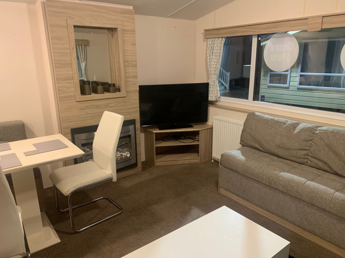 Dining 4, Seaside Cabin Retreat in Towyn, Conwy