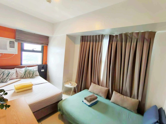 Room 3, MR BED-Skyline View Condo With POOL, Cebu City