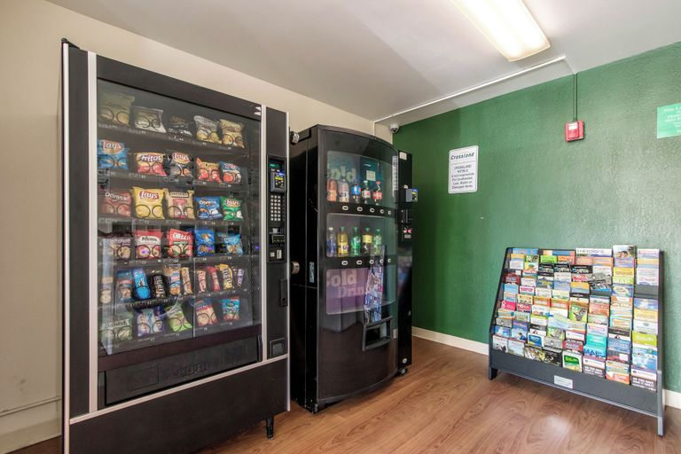 Food & Drinks, HomeTowne Studios by Red Roof Fort Lauderdale, Broward