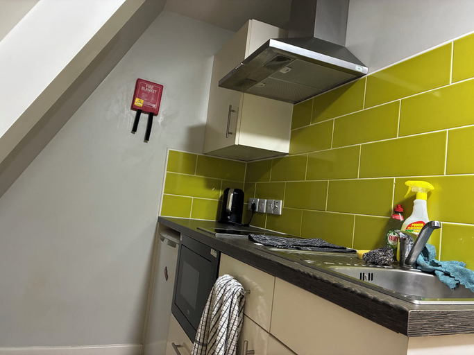 Private kitchen 4, Apartment - Sleeps 1 - On Street Parking - Tv, Nottingham