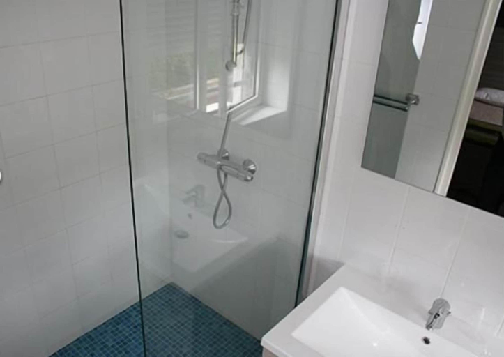 Bathroom 4, Hotel Bar du Centre, Landes