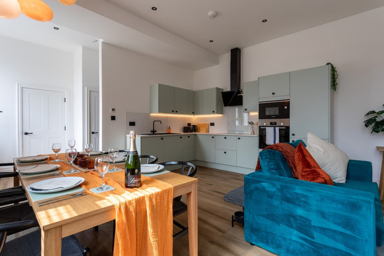 Room 5, Perfect Booking 2 Bed Flat Near Cabot Circus, Bristol