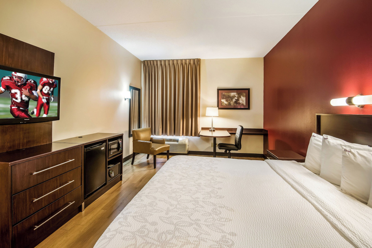 Bedroom 2, Red Roof Inn PLUS+ Raleigh Downtown – NCSU/Conv Center, Wake