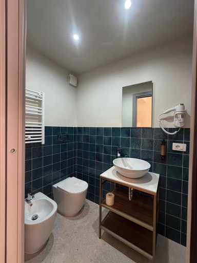 Bathroom 5, Hotel Europa, Genova