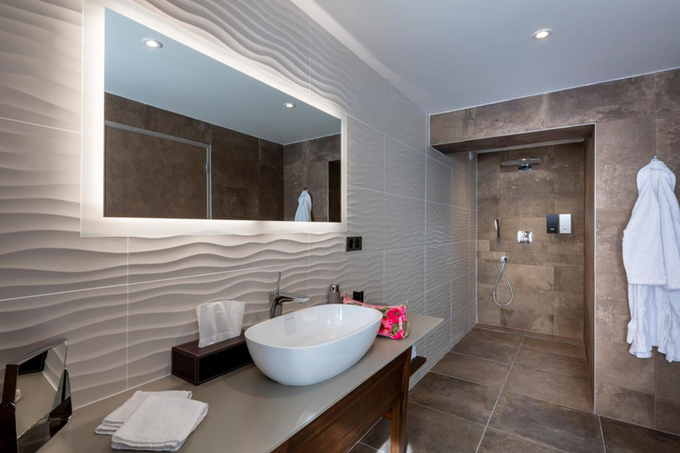 Bathroom 4, Hotel & Restaurant Sodade, Cantal