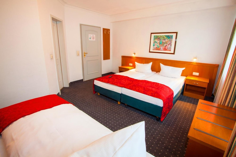 Bedroom 4, HansaDom Hotel Köln Central by Mayburgh, Köln