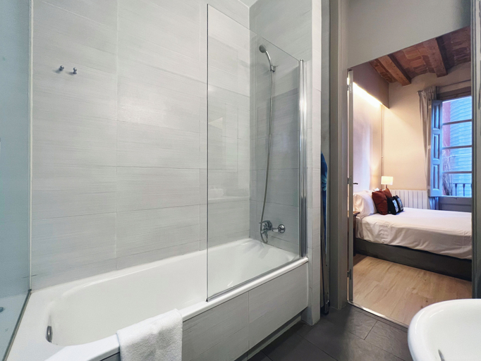Bathroom 3, Plaza Catalunya IX Apartment, Barcelona