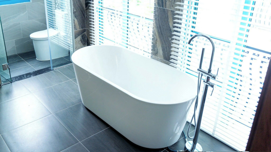 Bathroom 5, Soleil Villa, Hạ Long