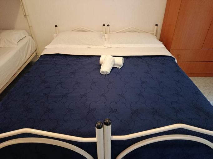 Room 3, Rezidenca Pahumi, Durrësit