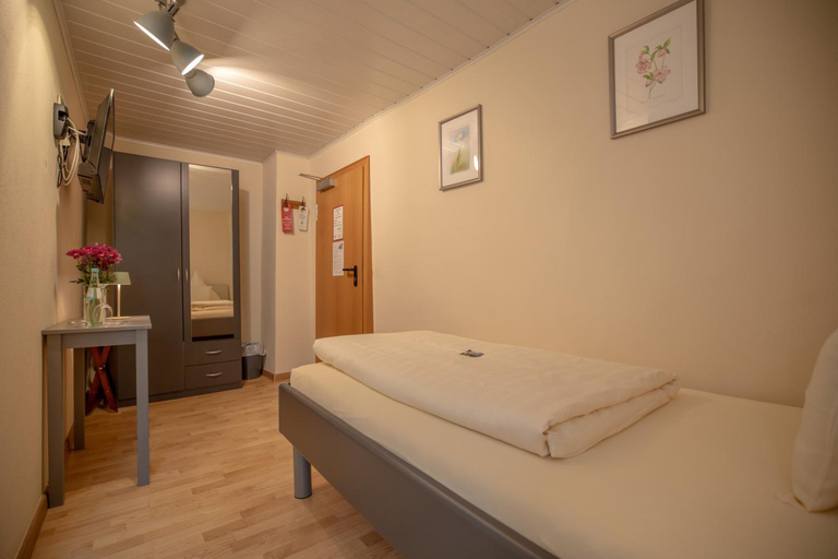 Bedroom 3, Hotel Gute Quelle, Cochem-Zell