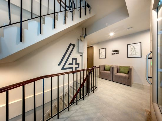 Others 5, Ralph Poshtel Sukhumvit, Khlong Toey