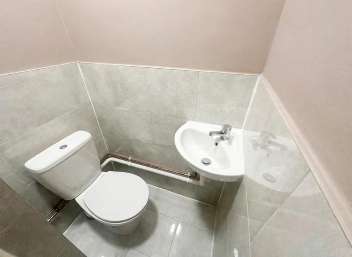 Bathroom 2, Foresthill 3-bed Home, Sleeps 5 With Parking, London
