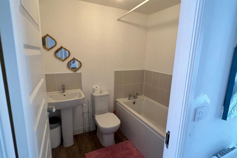 Bathroom 3, House - Sleeps 8 - Parking and Garden, Coventry