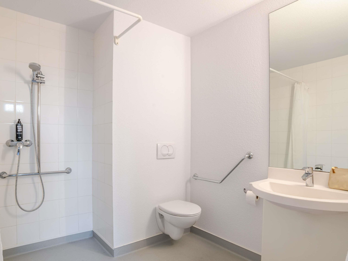 Bathroom 3, ibis budget Bordeaux Sud Villenave-d'Ornon, Gironde