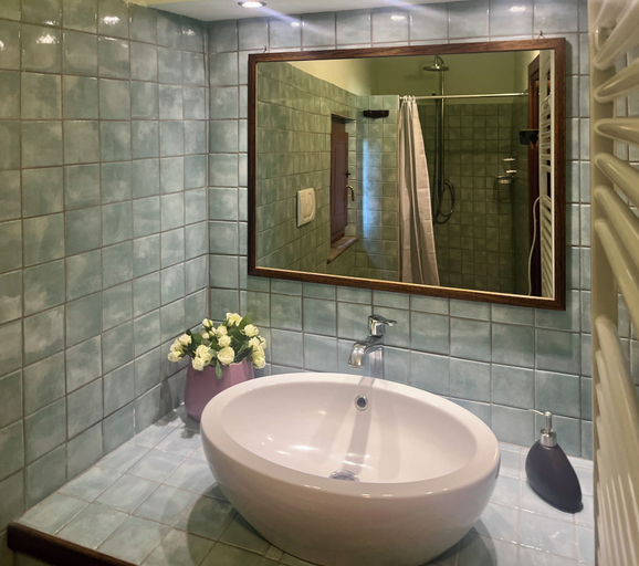 Bathroom 5, Cà Fondi, Viterbo
