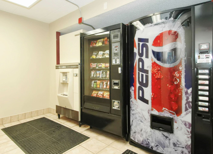 Food & Drinks 5, Red Roof Inn Utica, Oneida