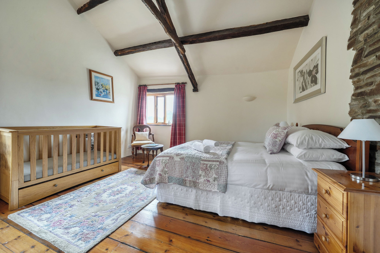 Room 3, 16th Century Devon Farmhouse, Stunning Views, Devon