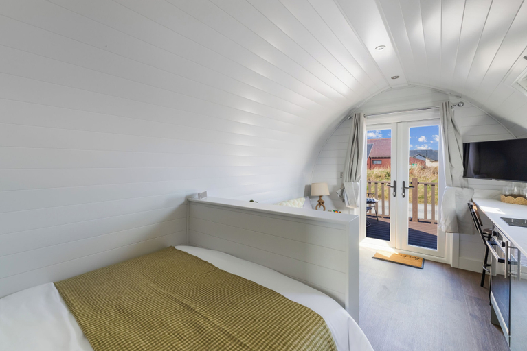 Room 5, Luxury Glamping pod at Spey Bay on the Moray Coast, Moray
