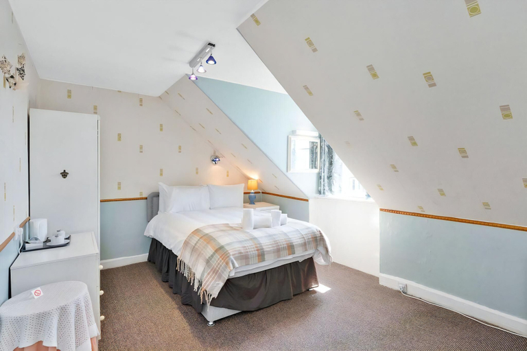 Room 4, Guestready - Links View, Edinburgh