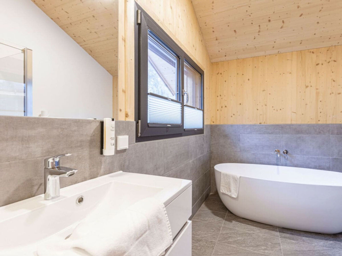 Bathroom 2, Superior Chalet #1 With Sauna & Hot Tub, Murau