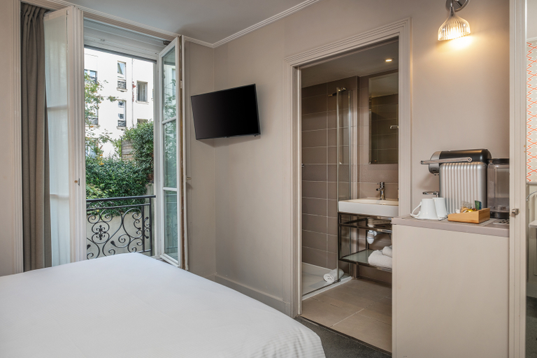 Bedroom 3, Vic Eiffel, Paris