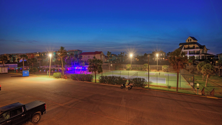 Interior 5, Gulf View Efficiency by Avantstay. Steps to Beach + Boardwalk 2 Pools + Pickleball Access Coastal Studio, Nueces