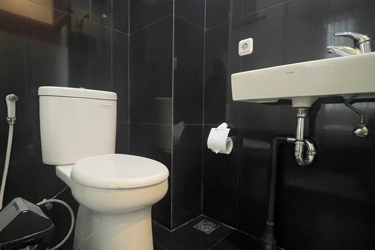 Bathroom, RedDoorz Plus near Parahyangan University, Bandung