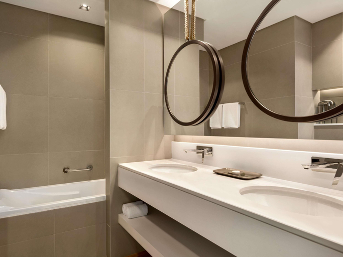Bathroom 4, Mercure Dubai Gold District, Dubai