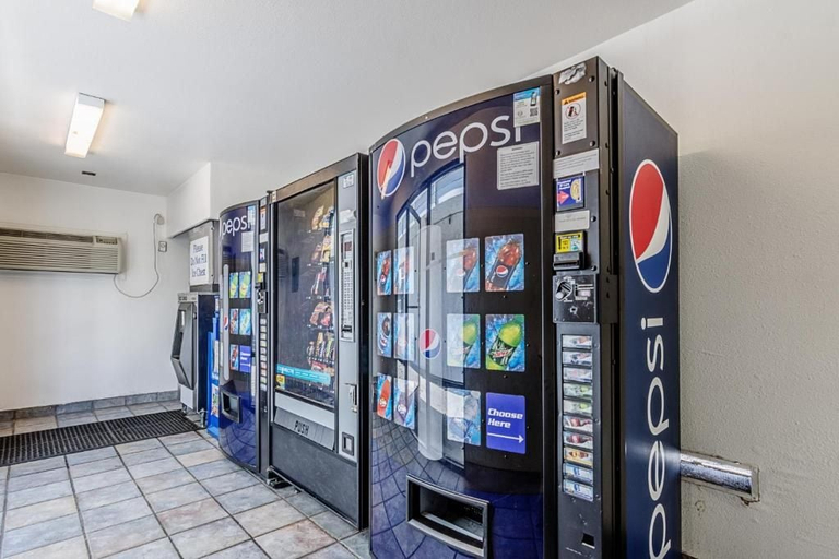 Food & Drinks 5, Motel 6 Modesto CA, Stanislaus