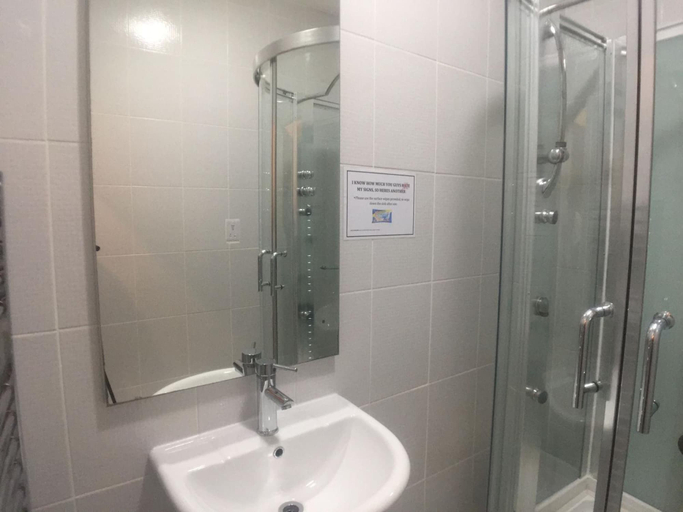 Bathroom 4, Outram 26, Stockton-on-Tees