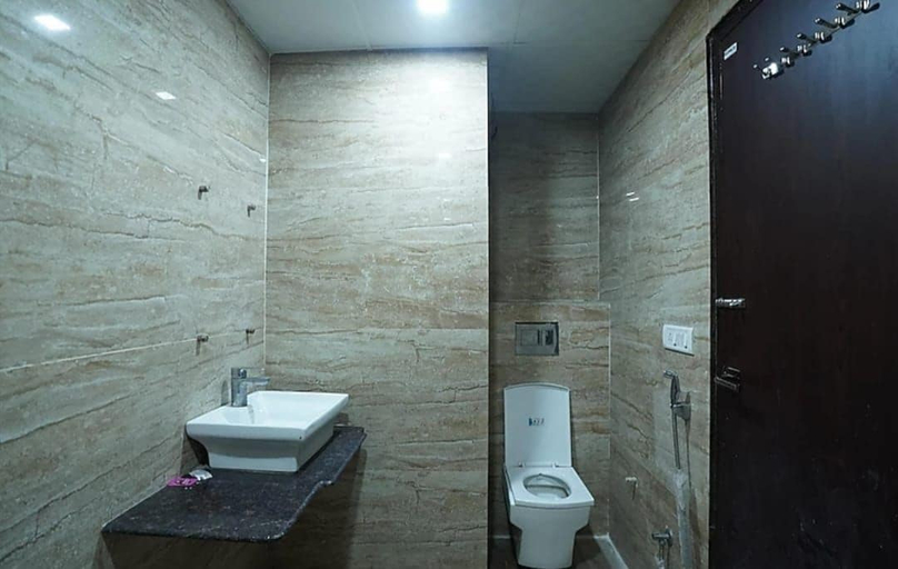 Bathroom 2, Hotel Ladli Ji Inn, Mathura