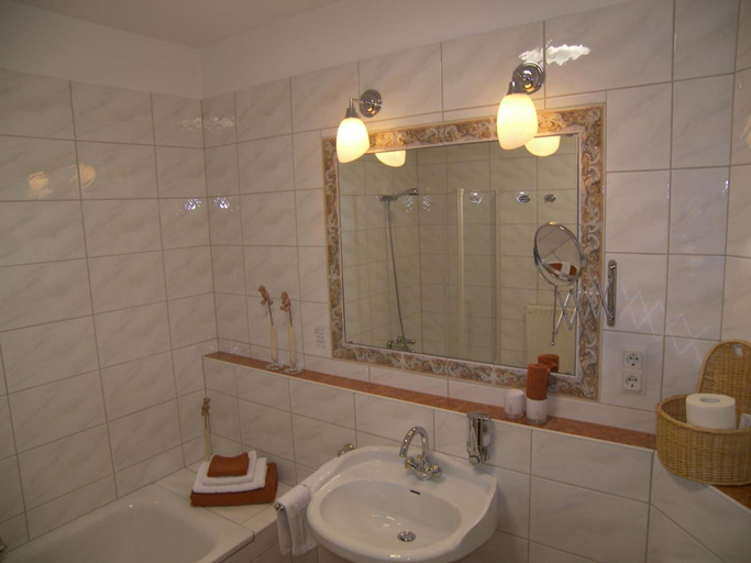 Bathroom 5, Villa Markersdorf, Mittelsachsen