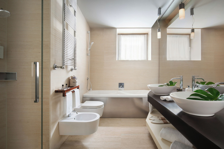 Bathroom 4, Sina The Gray, Milano