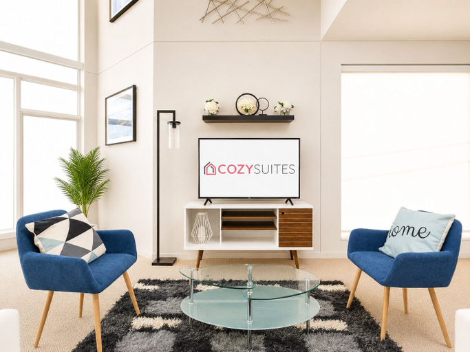 Living area 4, Upscale 3BR Penthouse by CozySuites, Indianapolis