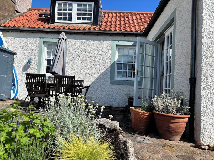 Room 2, Castaway Beach Cottage, Fife