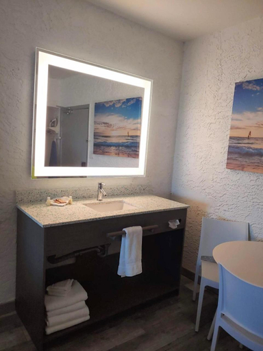 Bathroom, Casa Loma Inn, Bay