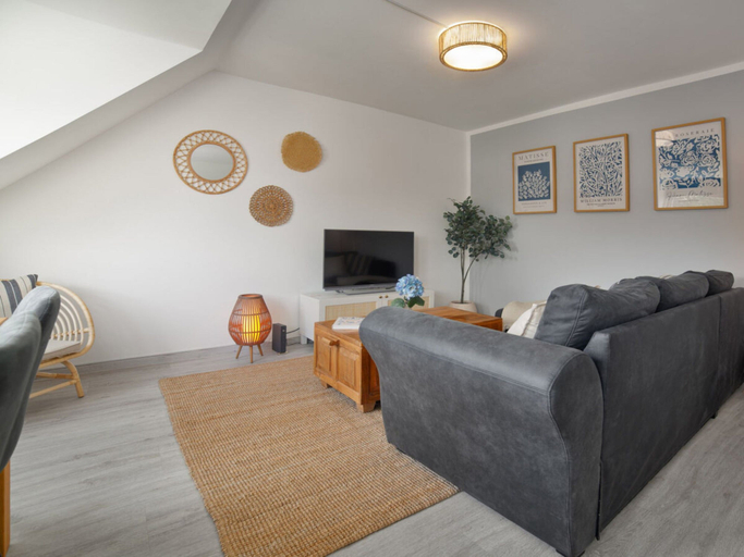 Living area 5, Holiday Apartment With 2 Bedrooms, Ostholstein