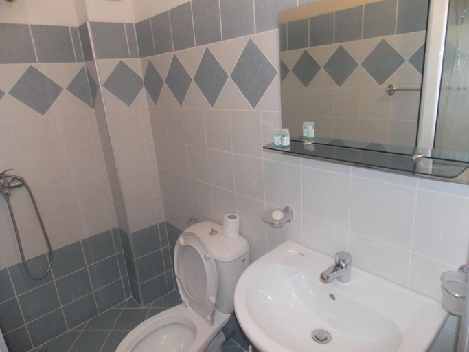 Bathroom 5, Hotel The First, Gjirokastrës