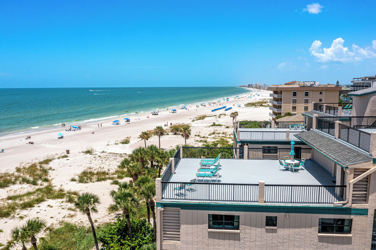 Terrace/patio 3, All Seasons Resort, Pinellas