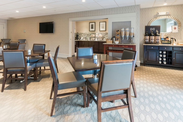 Food & Drinks 4, Fairfield Inn Suites By Marriott Keene Downtown, Cheshire